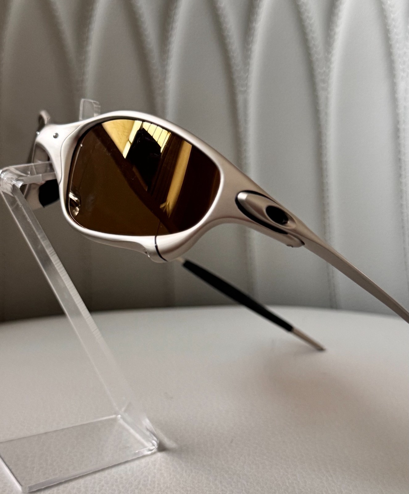 Oakley Juliet 1.0 X sunglasses, silver metal frame. Brown-tinted lenses*/
