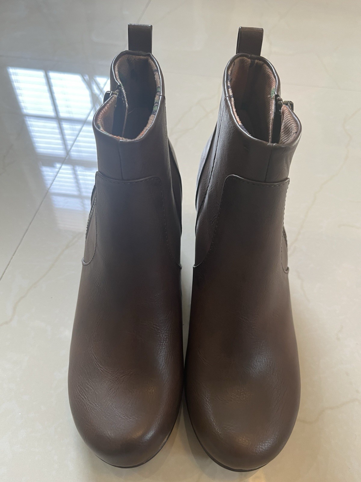 b.o.c. Womens Brown Ankle Bootie Side Zip Block Heel Round Toe 8.5M