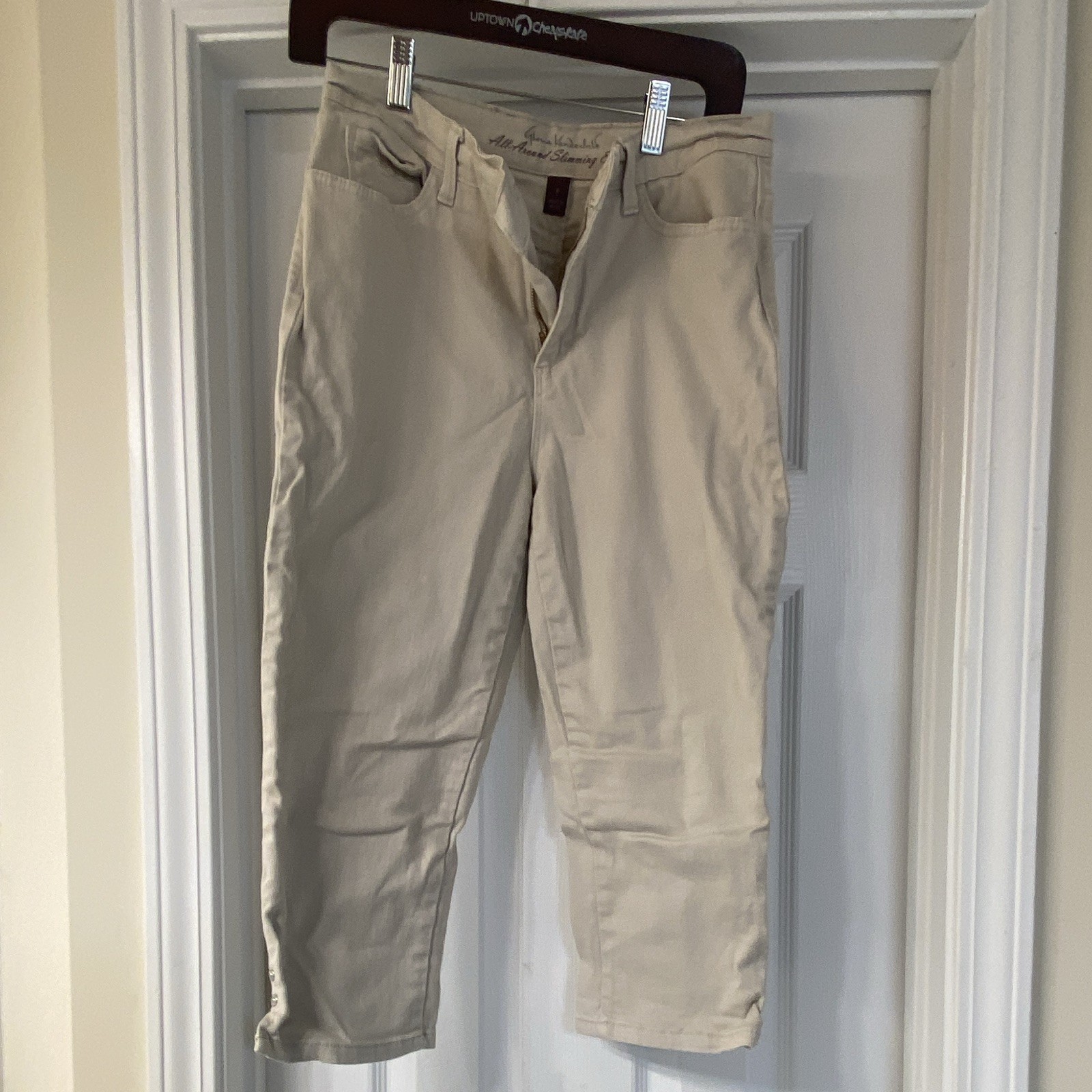 Gloria Vanderbilt Women’s Beige Solid Capri Pants Flat Front Zip Button Closure