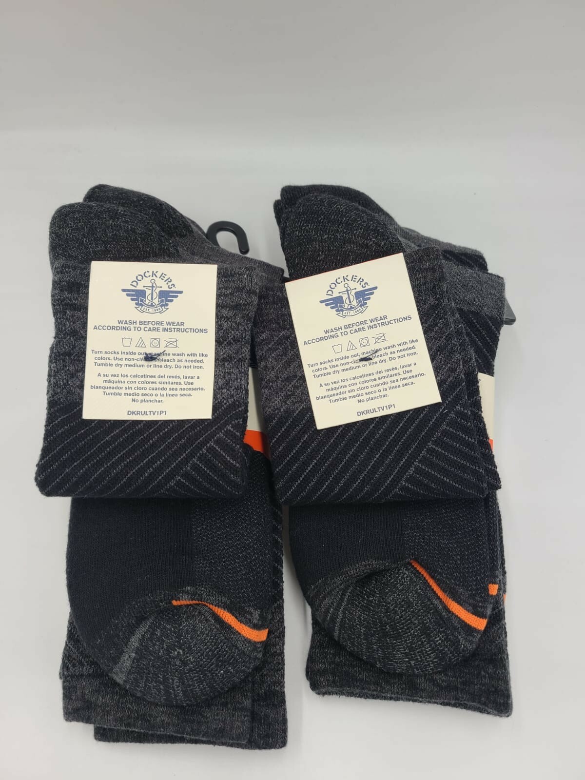 DOCKERS Ultimate Mens 6 Pairs Temperature Management Black Crew Socks Size 6-12