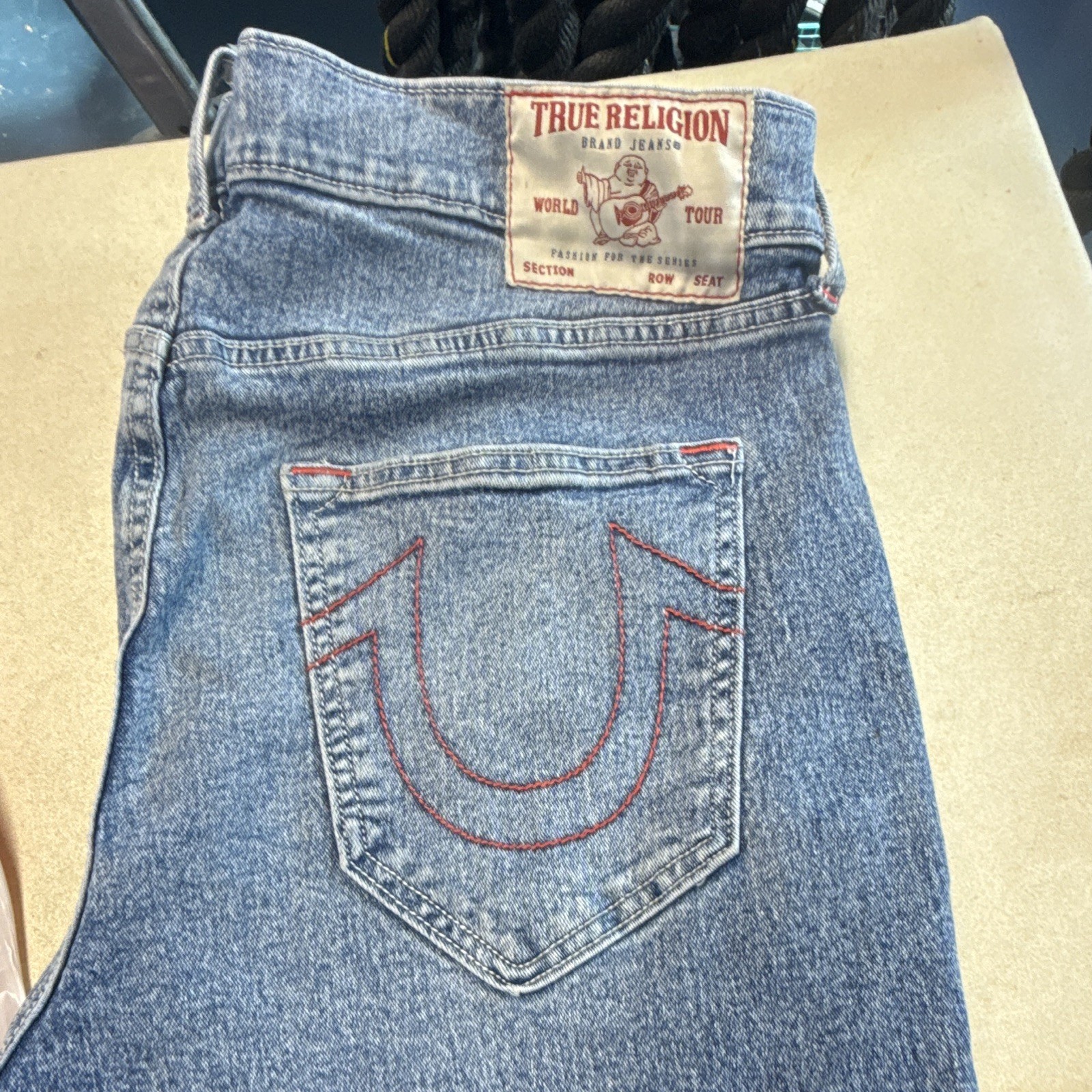 True Religion Men’s Relaxed Straight Light Wash Blue Denim Jeans 5-Pocket