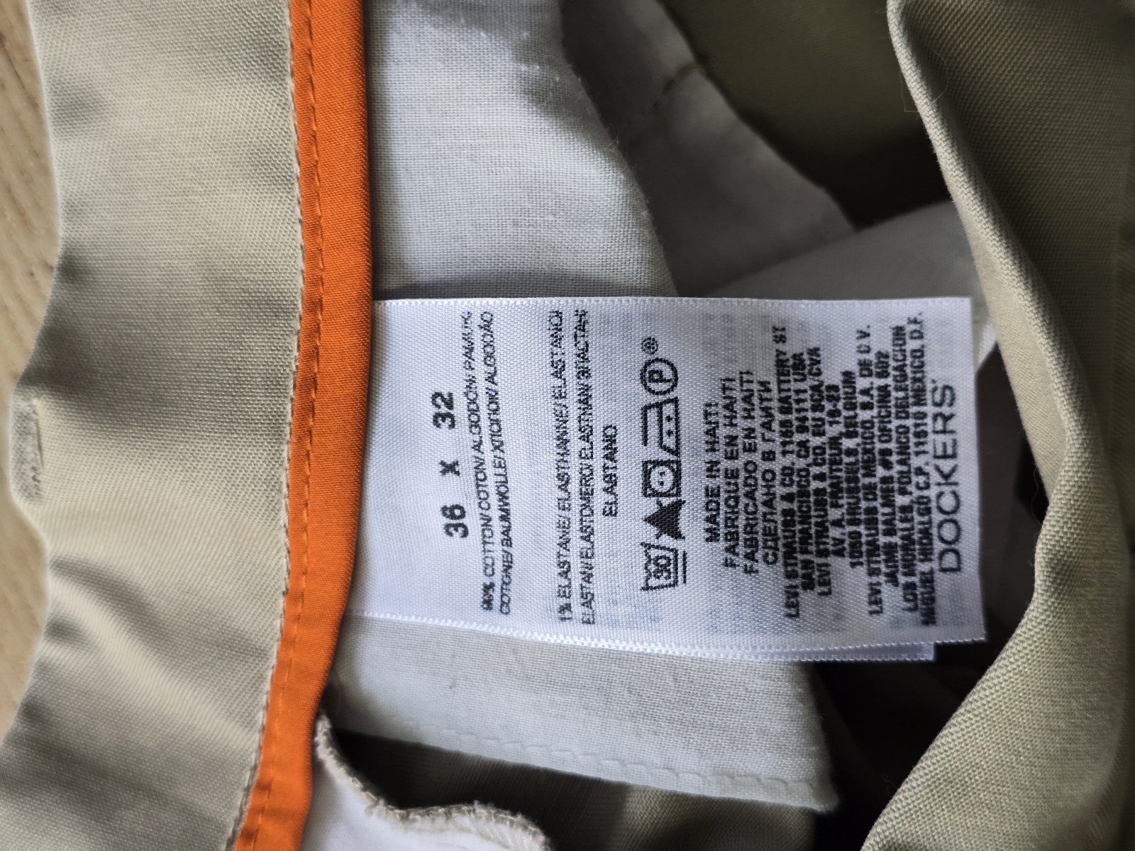 Dockers D3 Classic Fit Men’s 36×32 Khaki Pants Pleated Tan Beige Chino Slacks