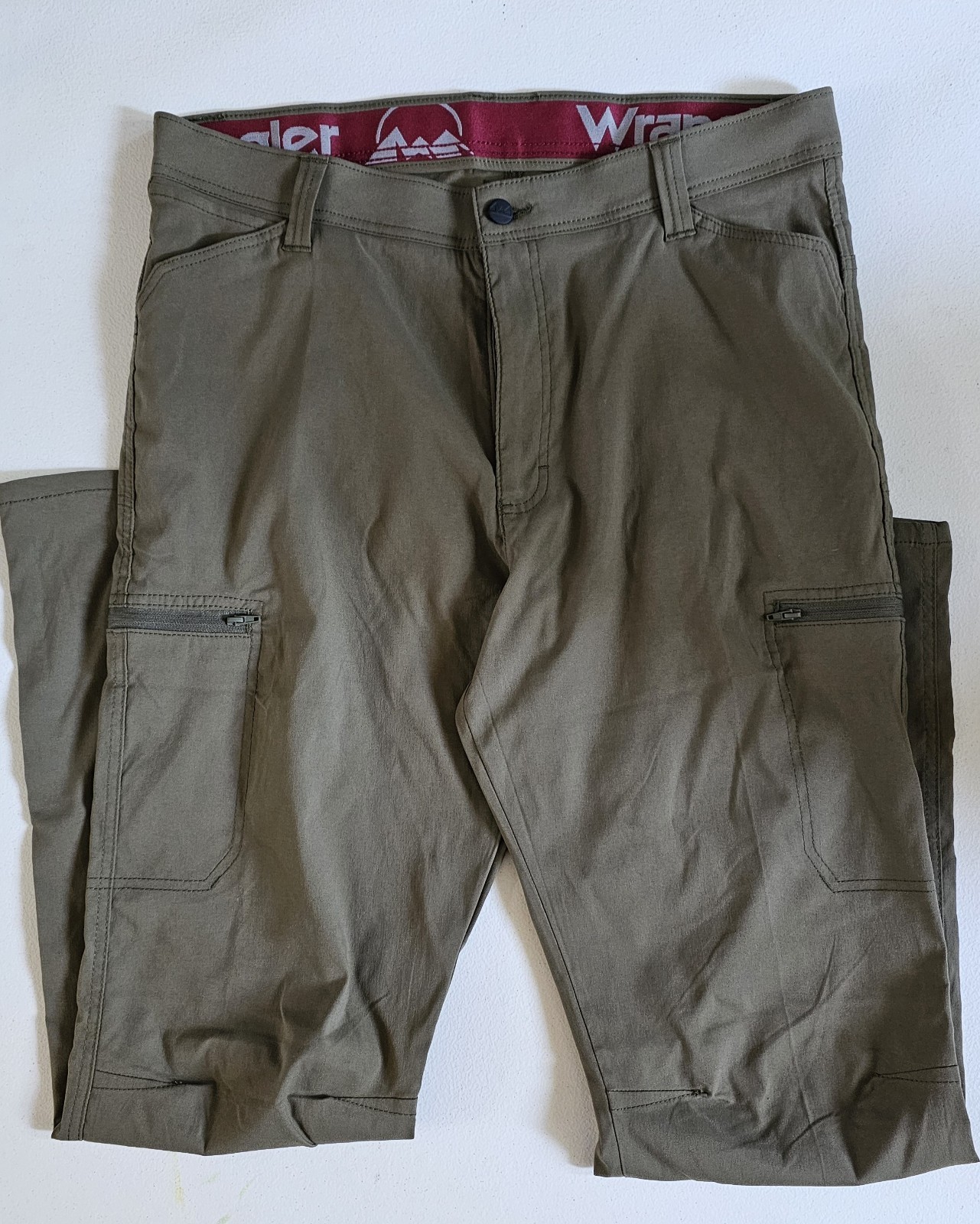 Wrangler mens NEW 36×32 outdoor pants all terrain Cargo Straightfit Olive green
