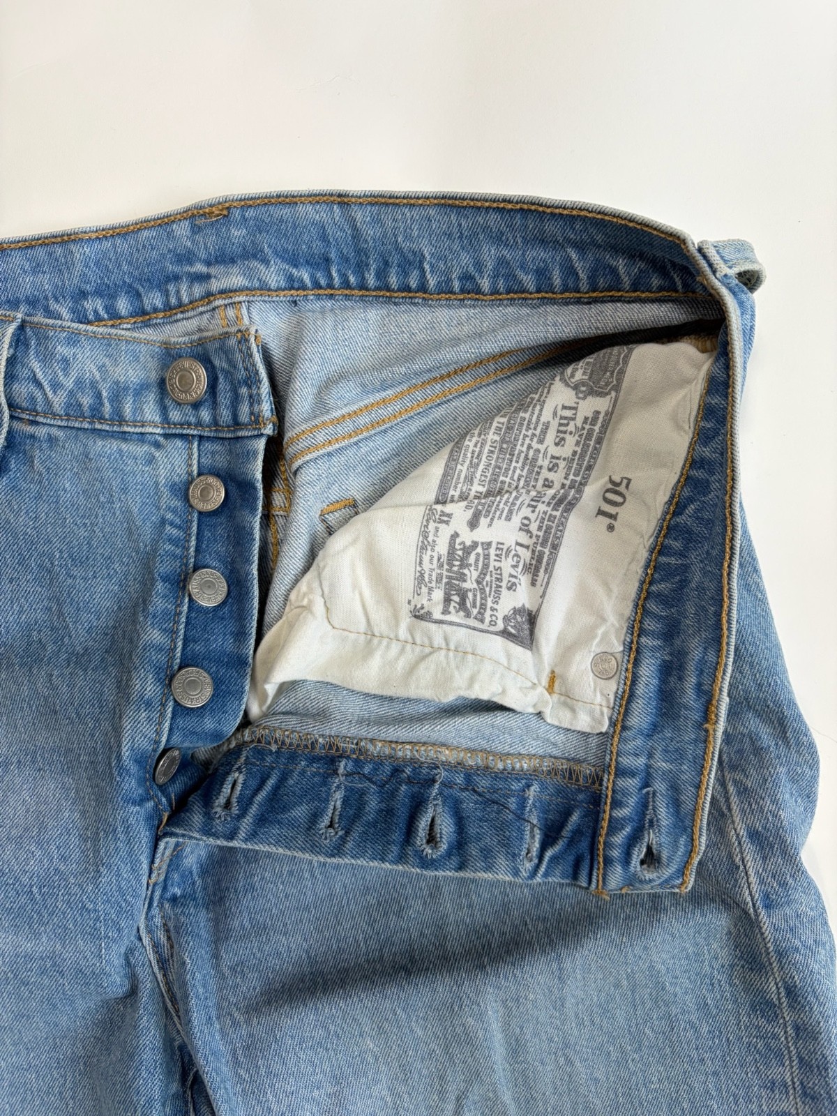 Levi’s Premium 501 High Rise Button Fly Straight Leg Jeans Sz 28×32 Light Wash