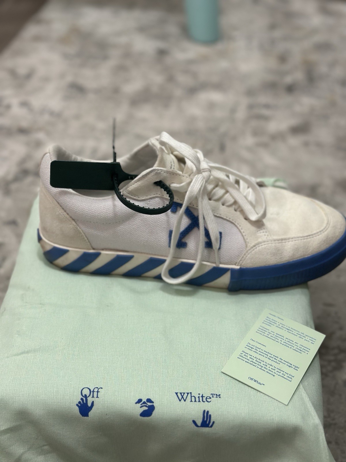 Authentic Off-White shoes amazing condition with bag and box us 10 eu 43