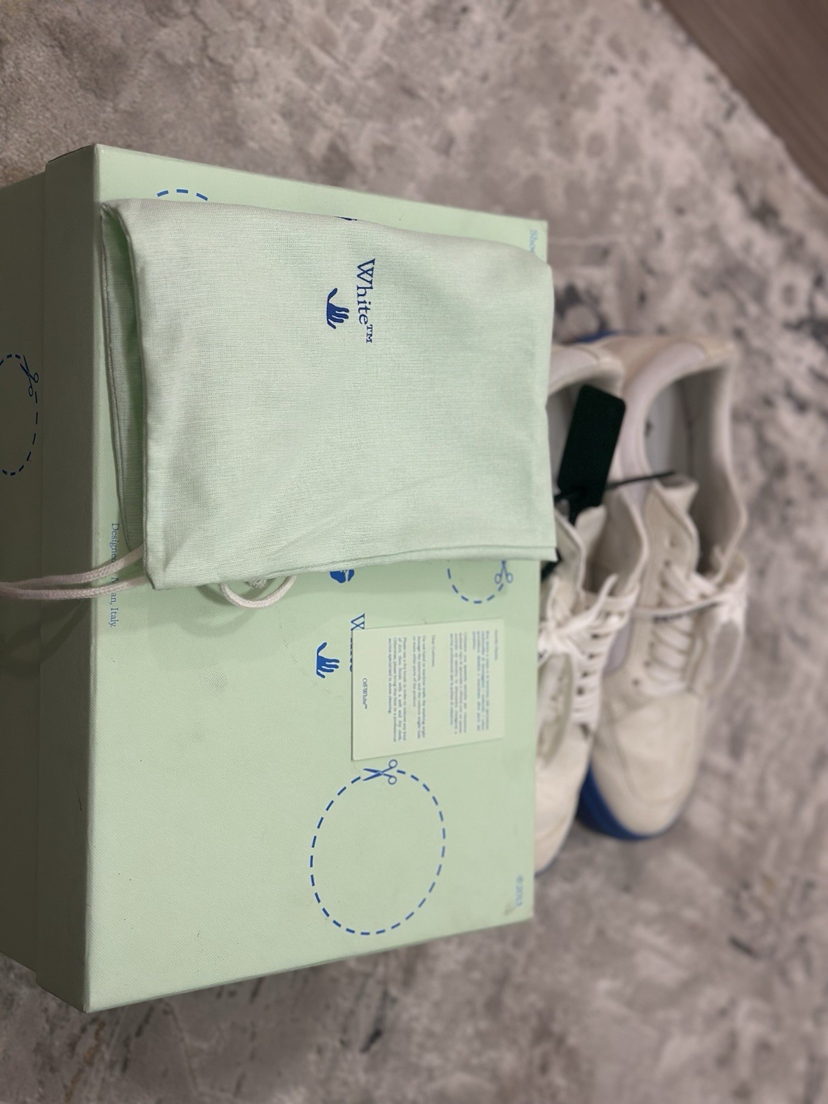 Authentic Off-White shoes amazing condition with bag and box us 10 eu 43
