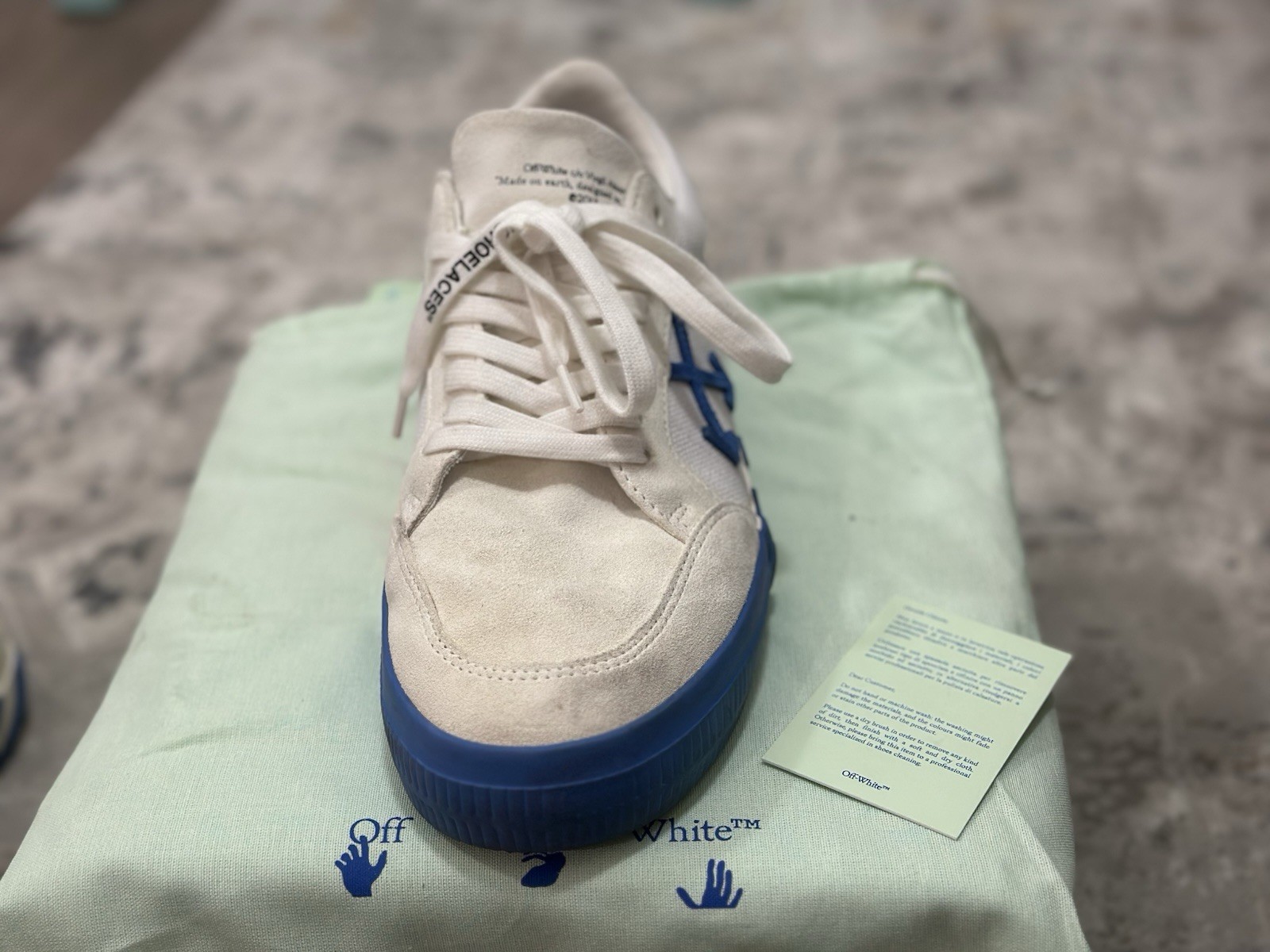 Authentic Off-White shoes amazing condition with bag and box us 10 eu 43