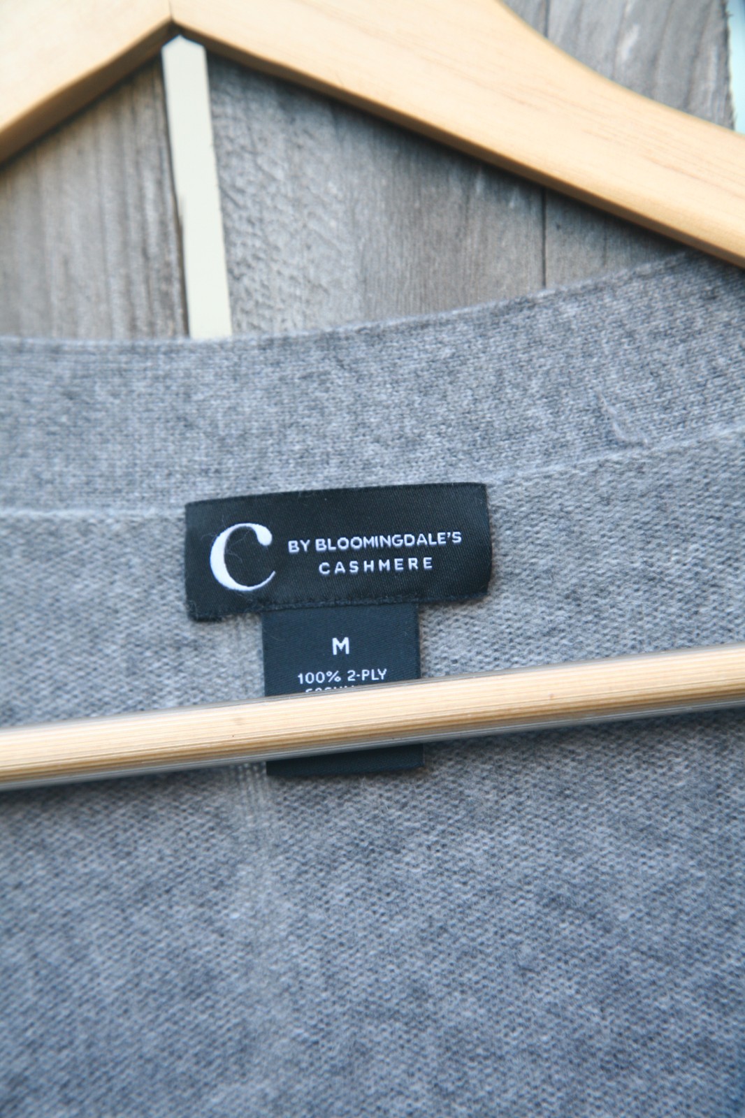 Size M – BLOOMINGDALE’S Women’s Gray 100% Cashmere Boyfriend Cardigan Sweater