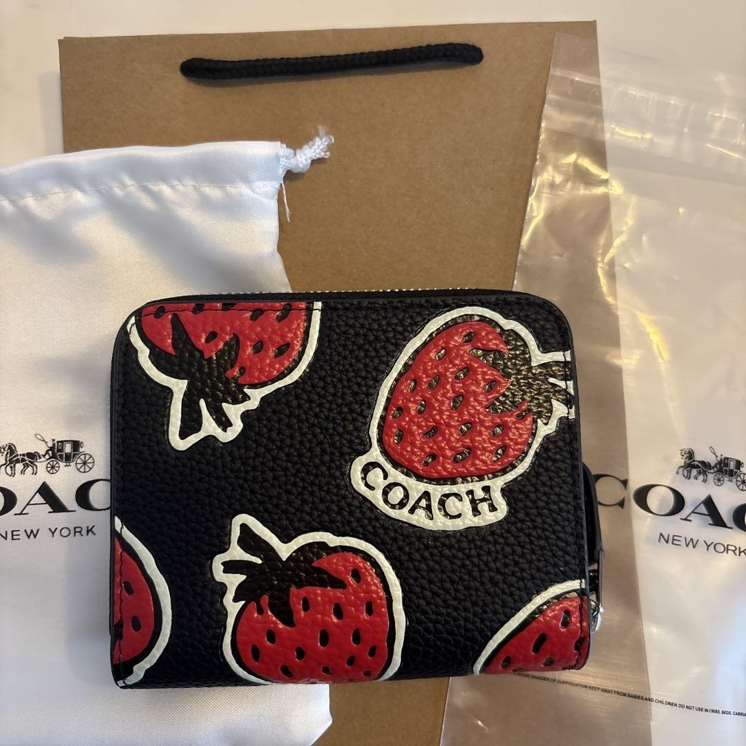 COACH Bi-fold Wallet in Strawberry Print Black CT908 Outlet New