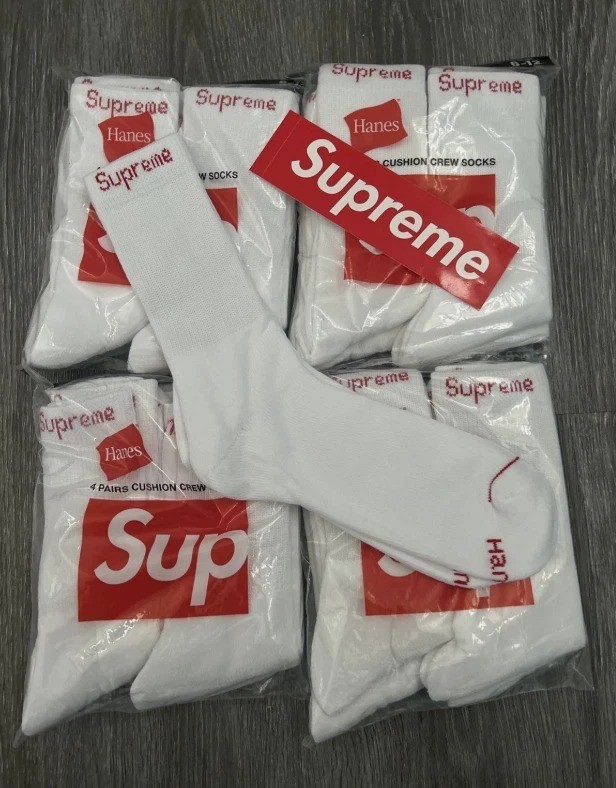 Supreme x Hanes Crew Socks White 4-Pack Size 6-12 New w/ Tags Cotton