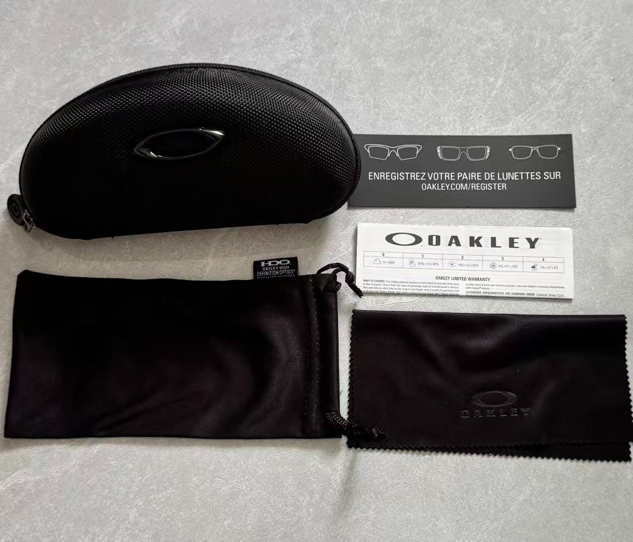 Retro style Oakley Juliet X-Metaletaletal polarized sunglasses with dark blue le