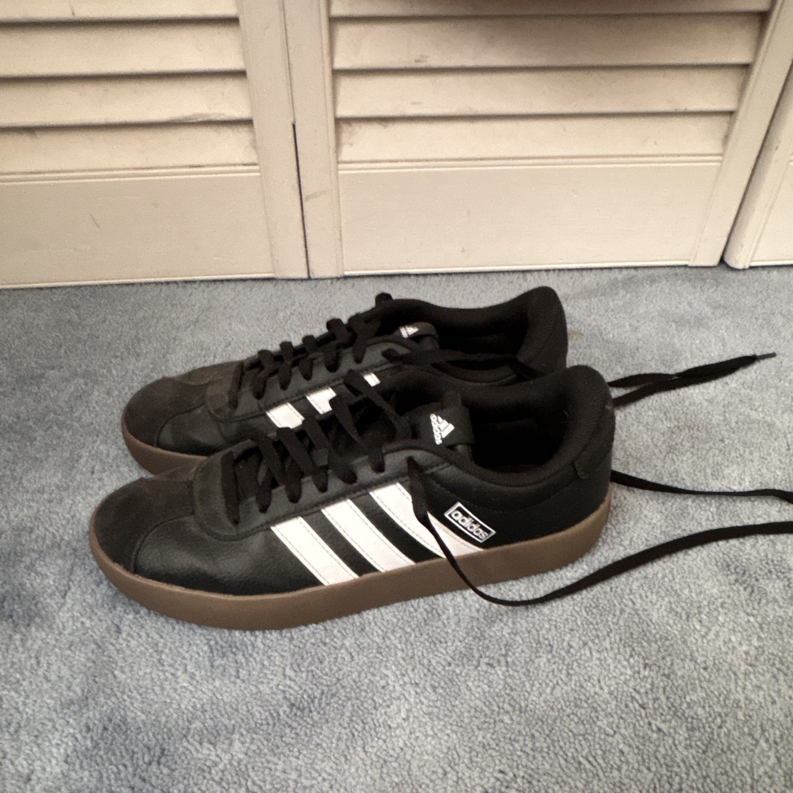 adidas Men’s Low Top Lace-Up Sneakers Black/White with Gum Sole