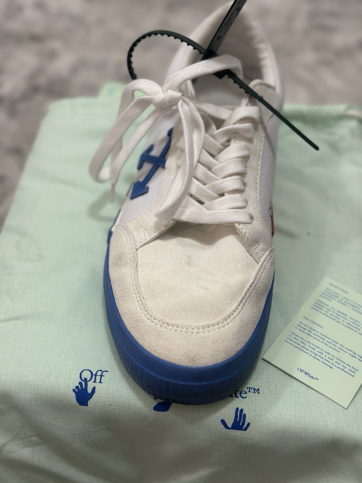 Authentic Off-White shoes amazing condition with bag and box us 10 eu 43