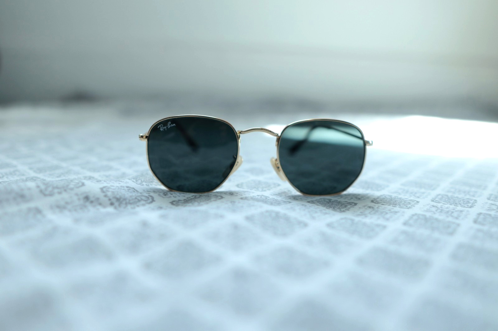 Ray-Ban Hexagonal Flat Lens Sunglasses Gold 51-21 | New with Case | Fast Ship