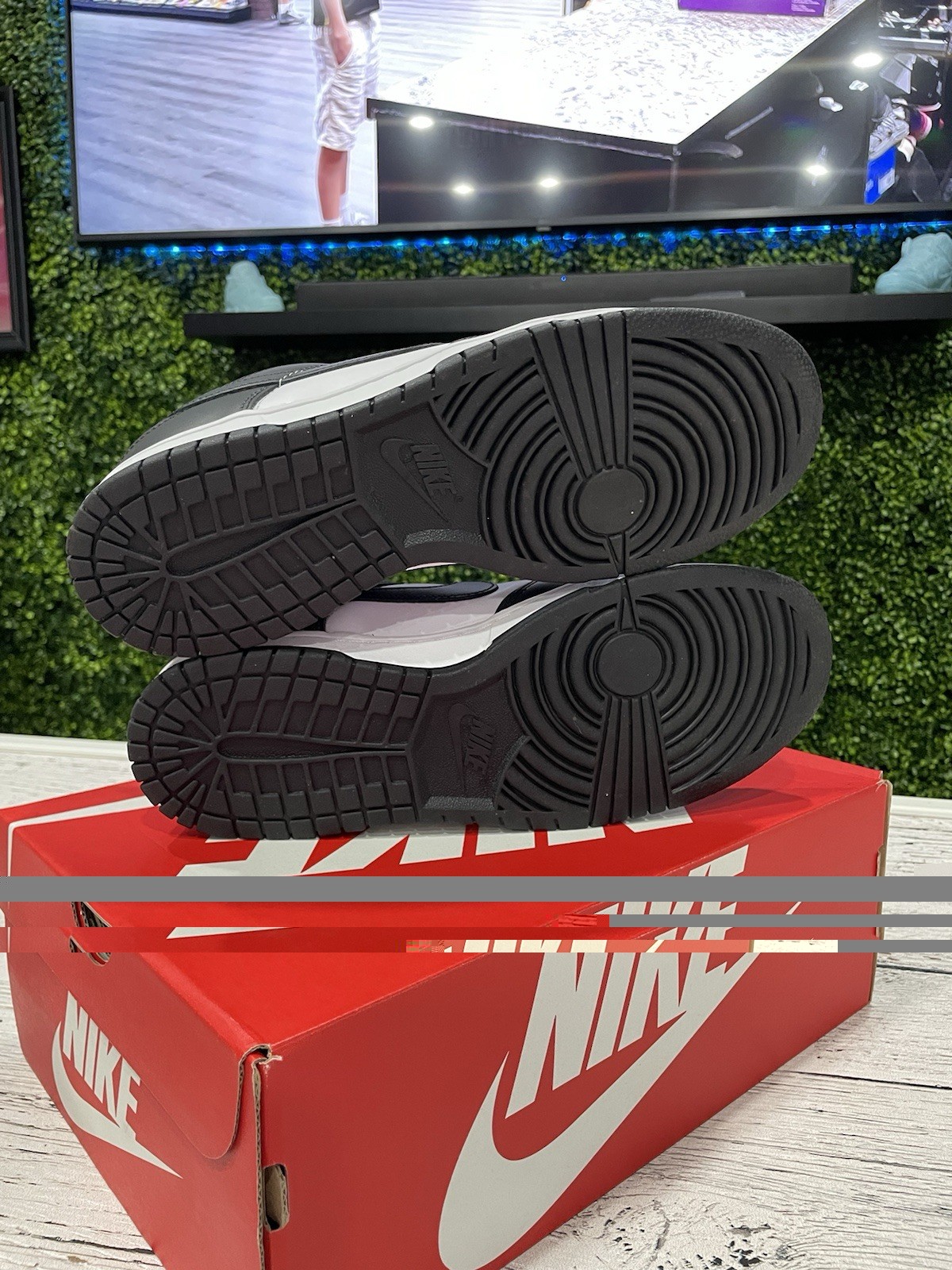 Size: 10.5M – Nike Dunk Low Retro: Panda – PRE-OWNED – DD1391-100