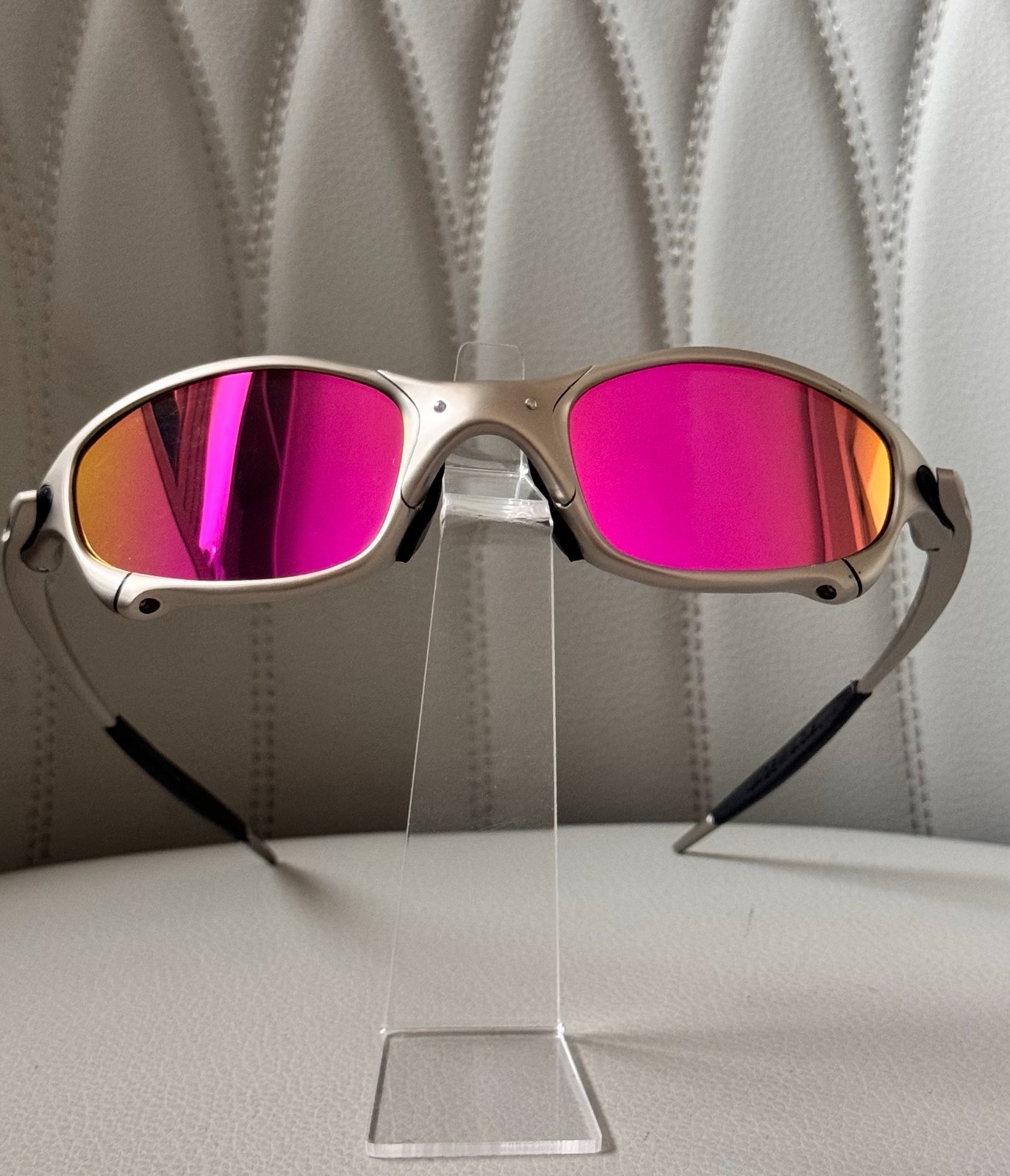 Oakley Juliet 1.0 X: Silver frame, pink lenses, vintage silicone temples.