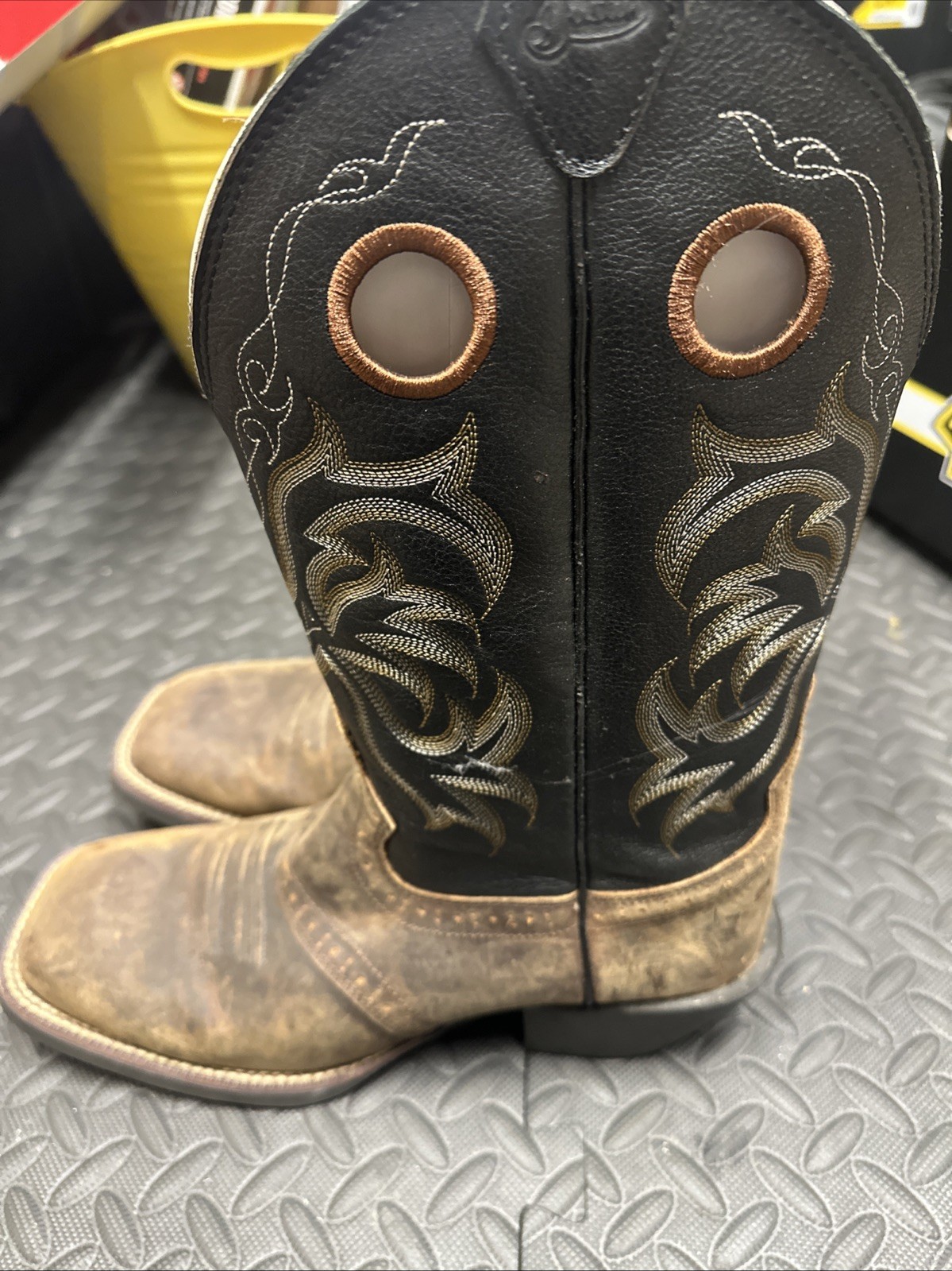 mens justin cowboy boots size 10d