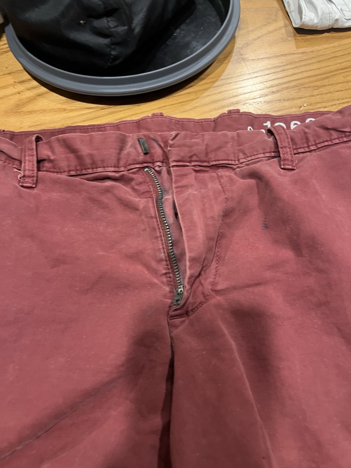 Men’s Red Gap 1969 Burgundy Shorts Waist 32” Inseam 9” Length 18”