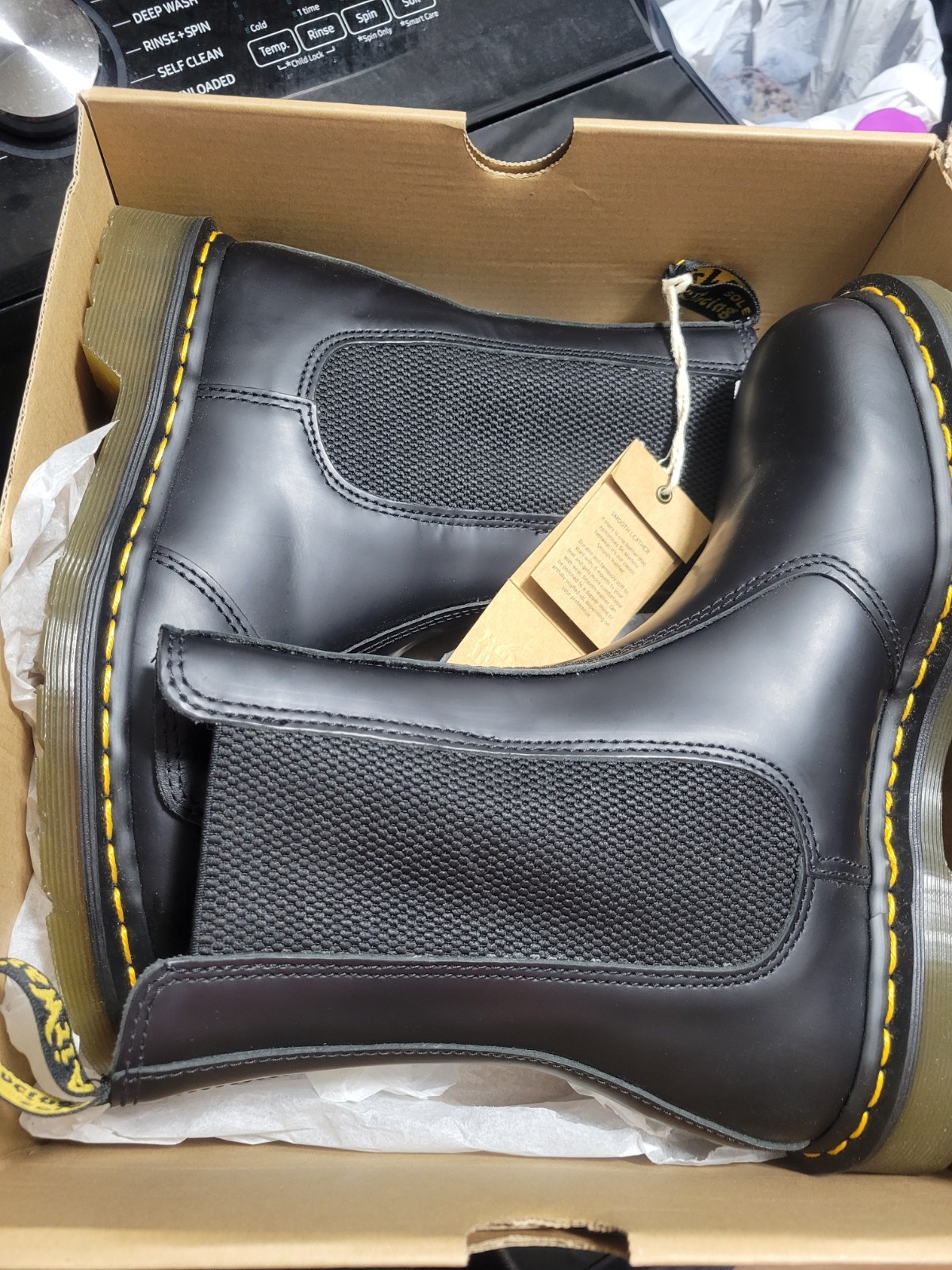 Dr. Martens 2976 Chelsea Boots Smooth Black Leather Unisex M8/W9 New