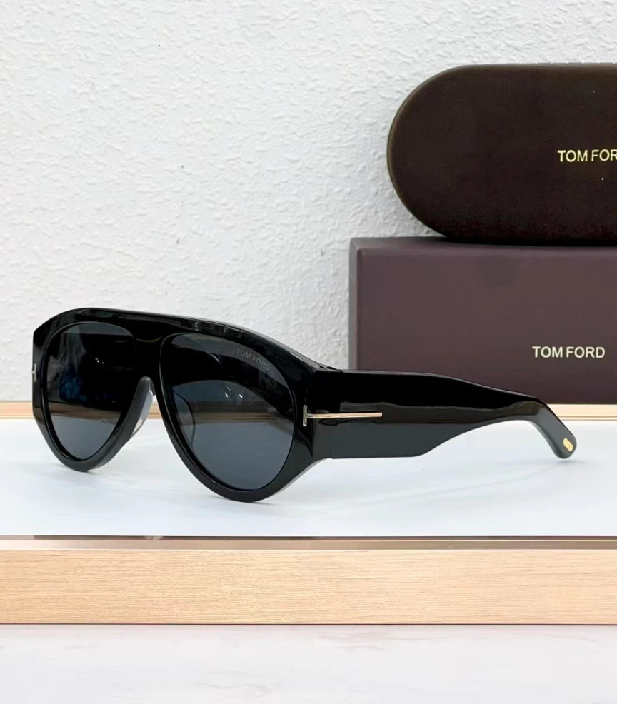 Tom Ford Bronson Sunglass TF1044 Black lens 60-12-140mm New