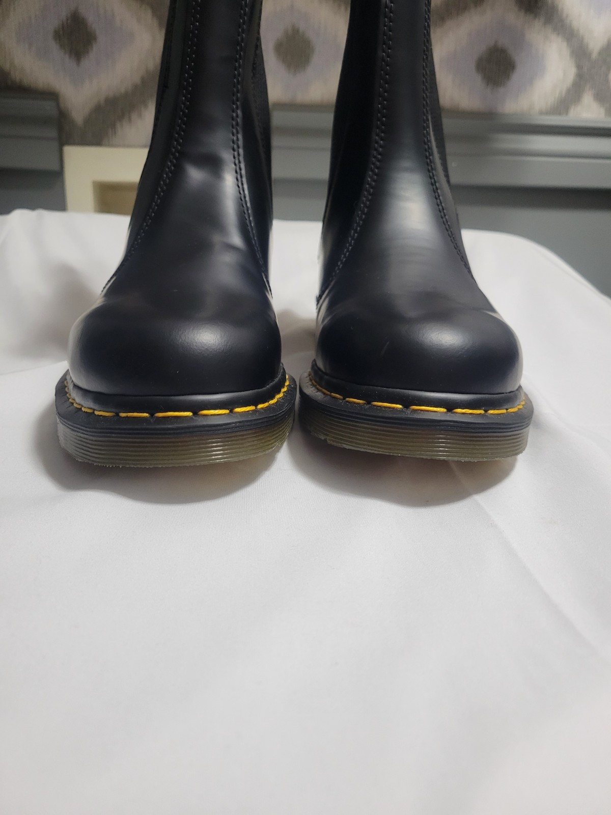 Dr. Martens 2976 Chelsea Boots Smooth Black Leather Unisex M8/W9 New