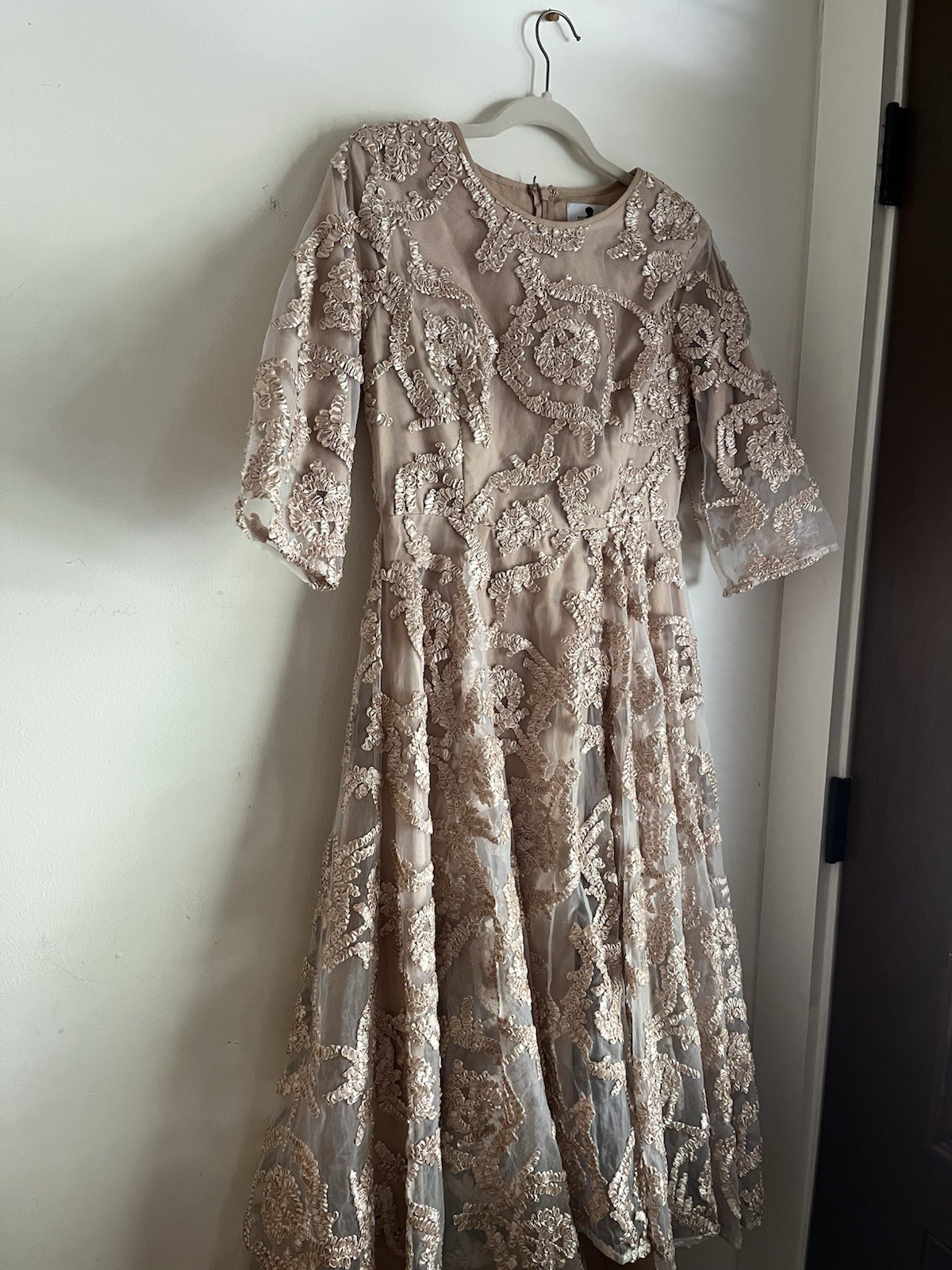 Dainty Jewells Clothier Beige Embroidered Lace Floral A-Line Midi Dress M