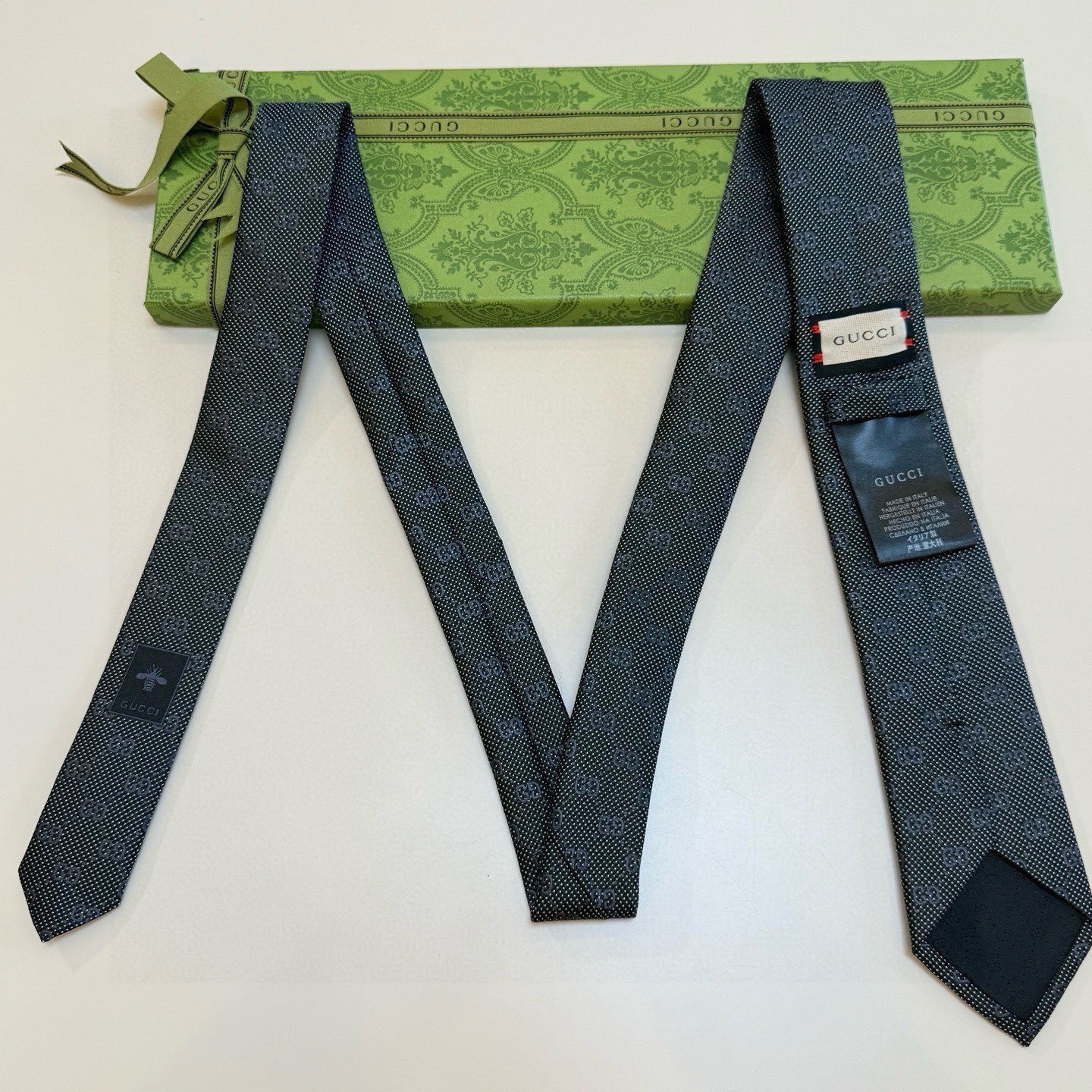 GUCCI TIE AUTHENTIC width2.76inch