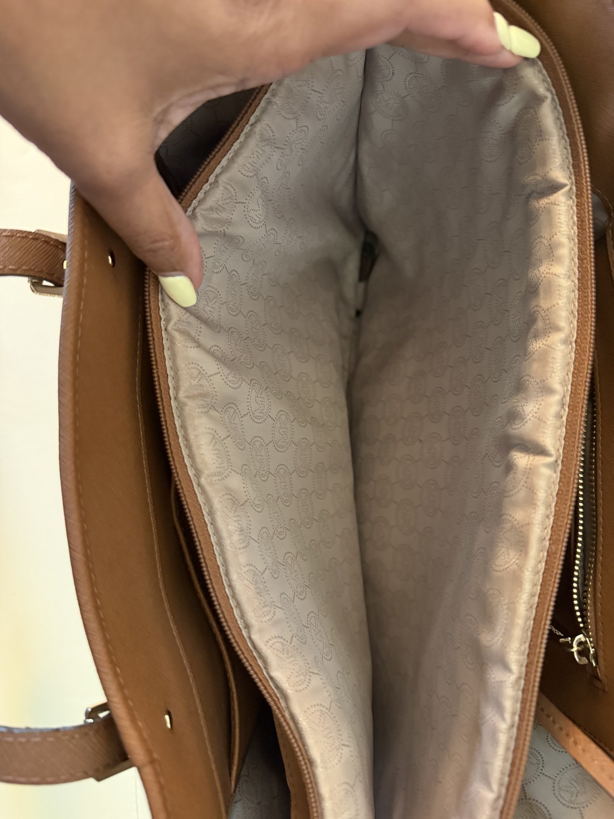 Michael Kors Jet Set Travel Saffiano Leather Tote Bag – Luggage / Brown – Gently