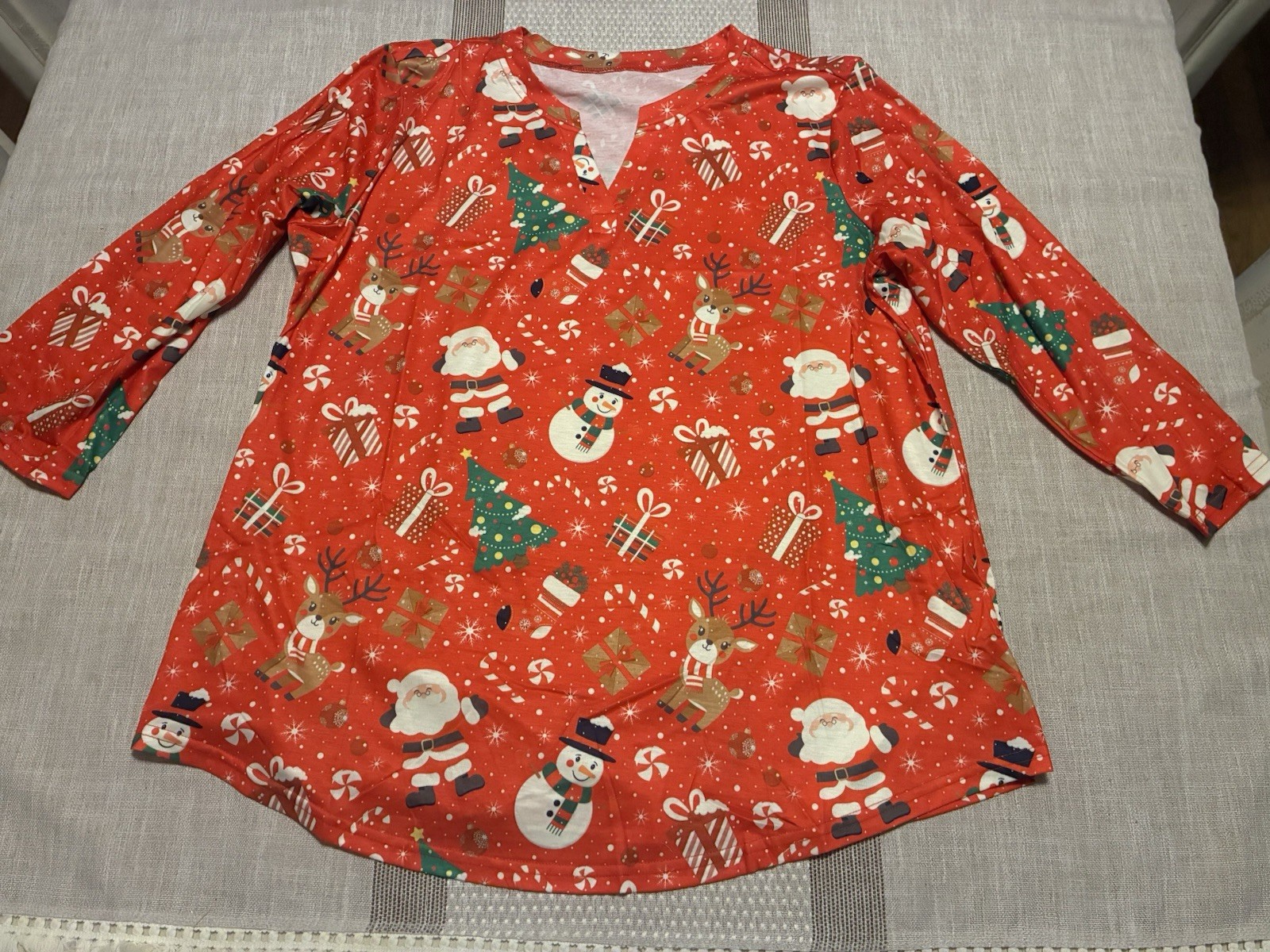 Lomon Women’s Christmas Top /V- Notched Neckline/Brand New/Medium/3/4” Sleeve