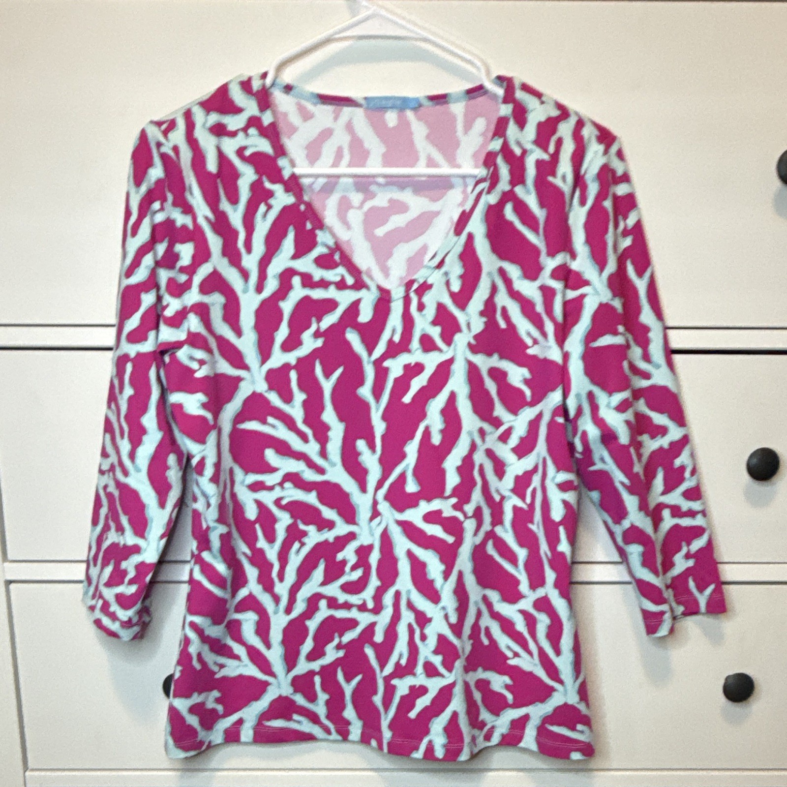 J. McLaughlin Women’s M Pink/Blue Abstract V-Neck 3/4 Sleeve Knit Top