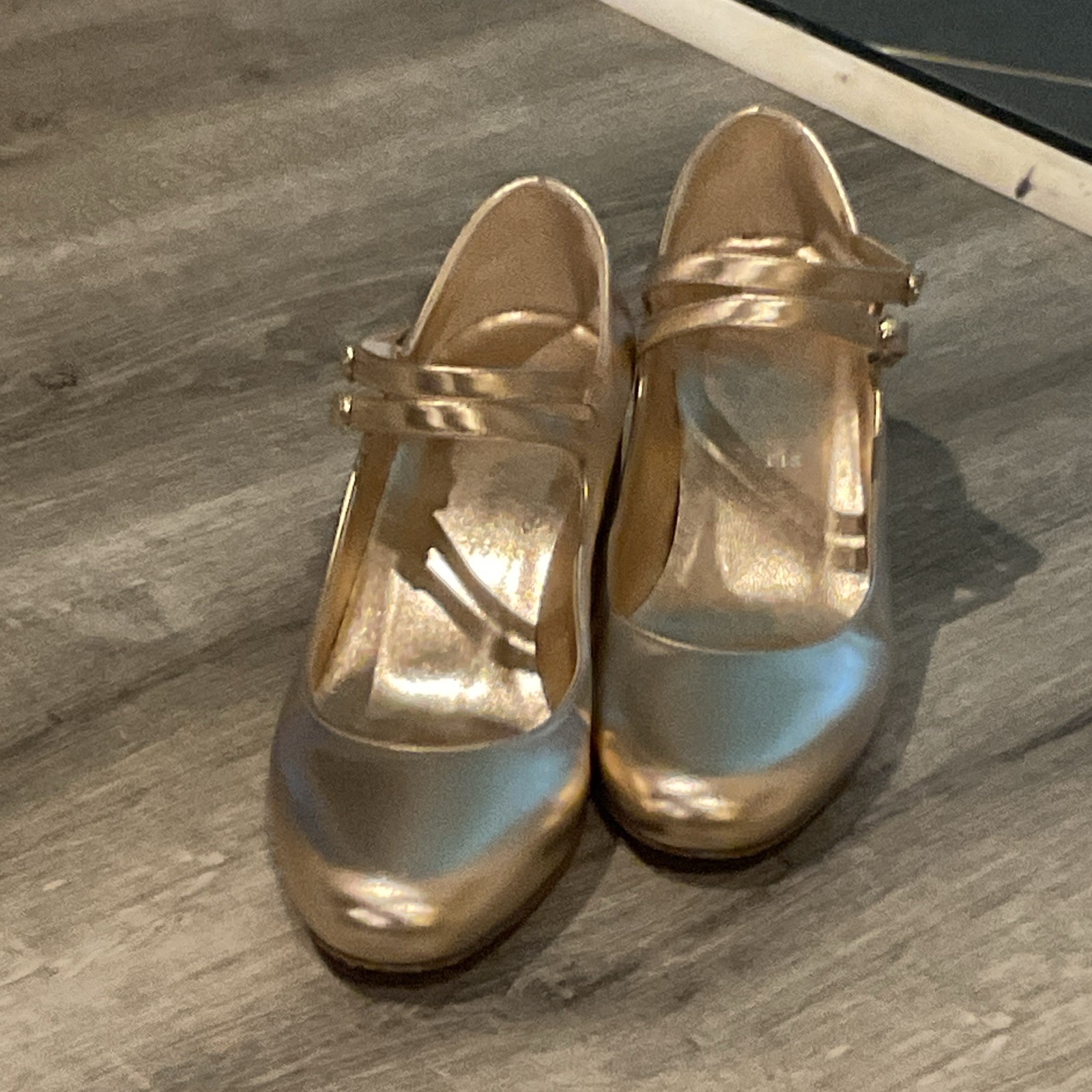 Women’s Metallic Gold Mary Jane Block Heel Pumps, Ankle Strap Buckle, Round Toe