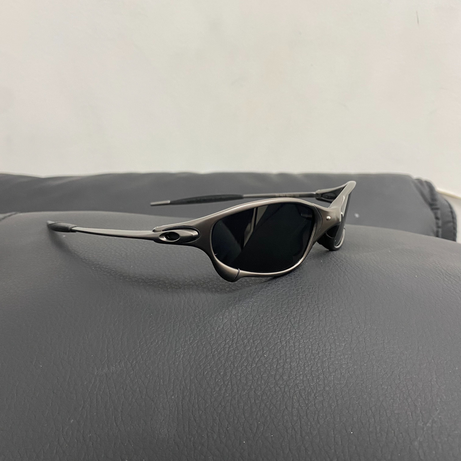 Oakley Juliet 1.0 X-Metal Polarized Sunglasses Gray Frames Black Lens Vintage Y2